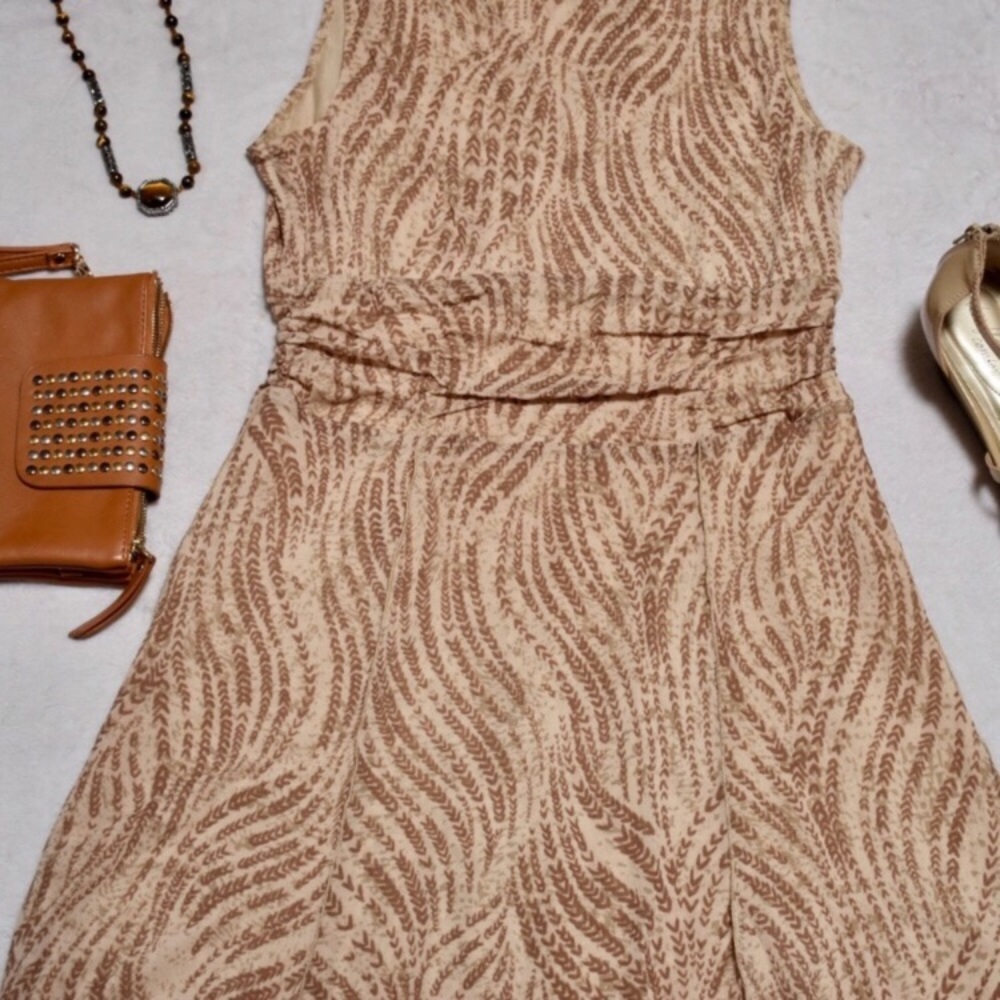 Gorgeous Sleeveless Nylon Dress - Picture 4 of 6